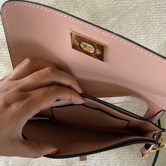Blush Purse with touchscreen friendly back pocket! - Picture 9 of 12